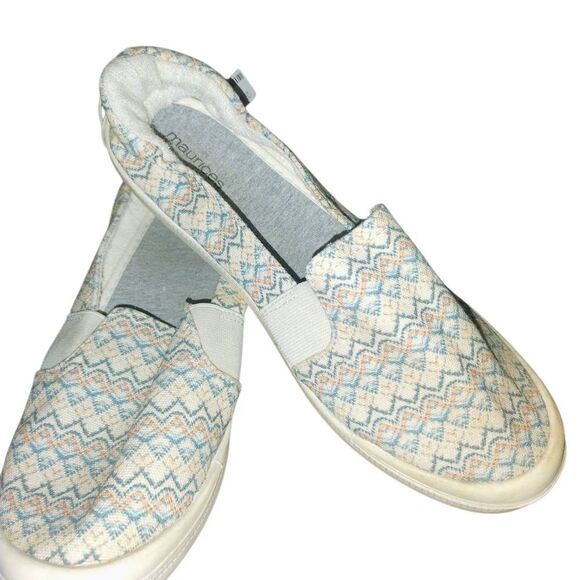 Maurices Nwt Laura Twin Gore Striped Slip On Sneakers - Picture 9 of 9